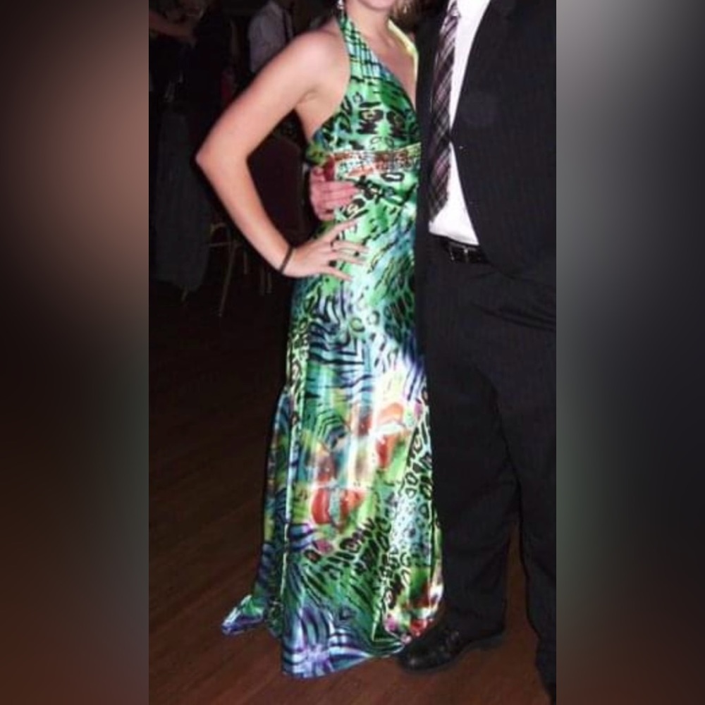 Dress - Picture 9 of 10